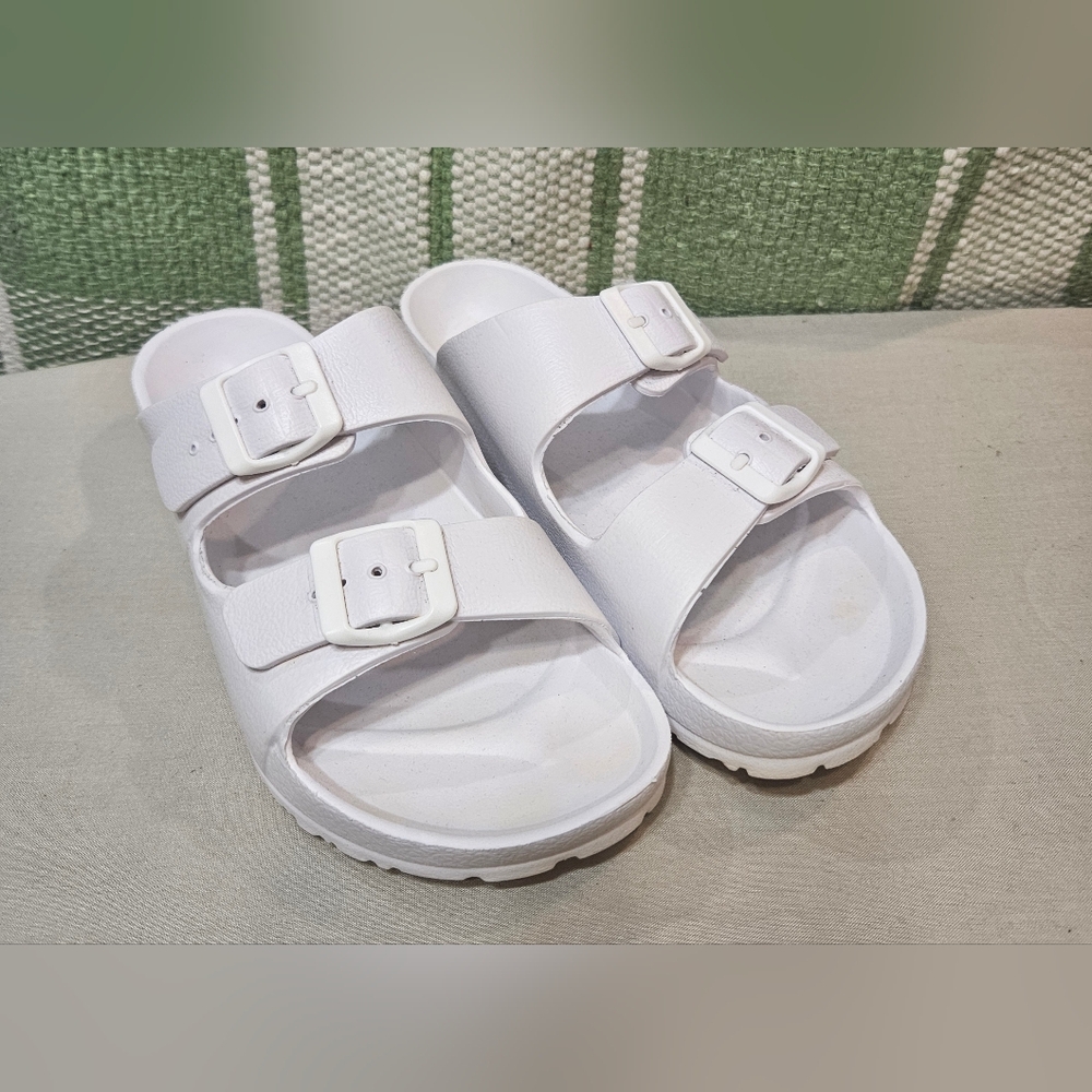 Source Unknown Women's White Sandals